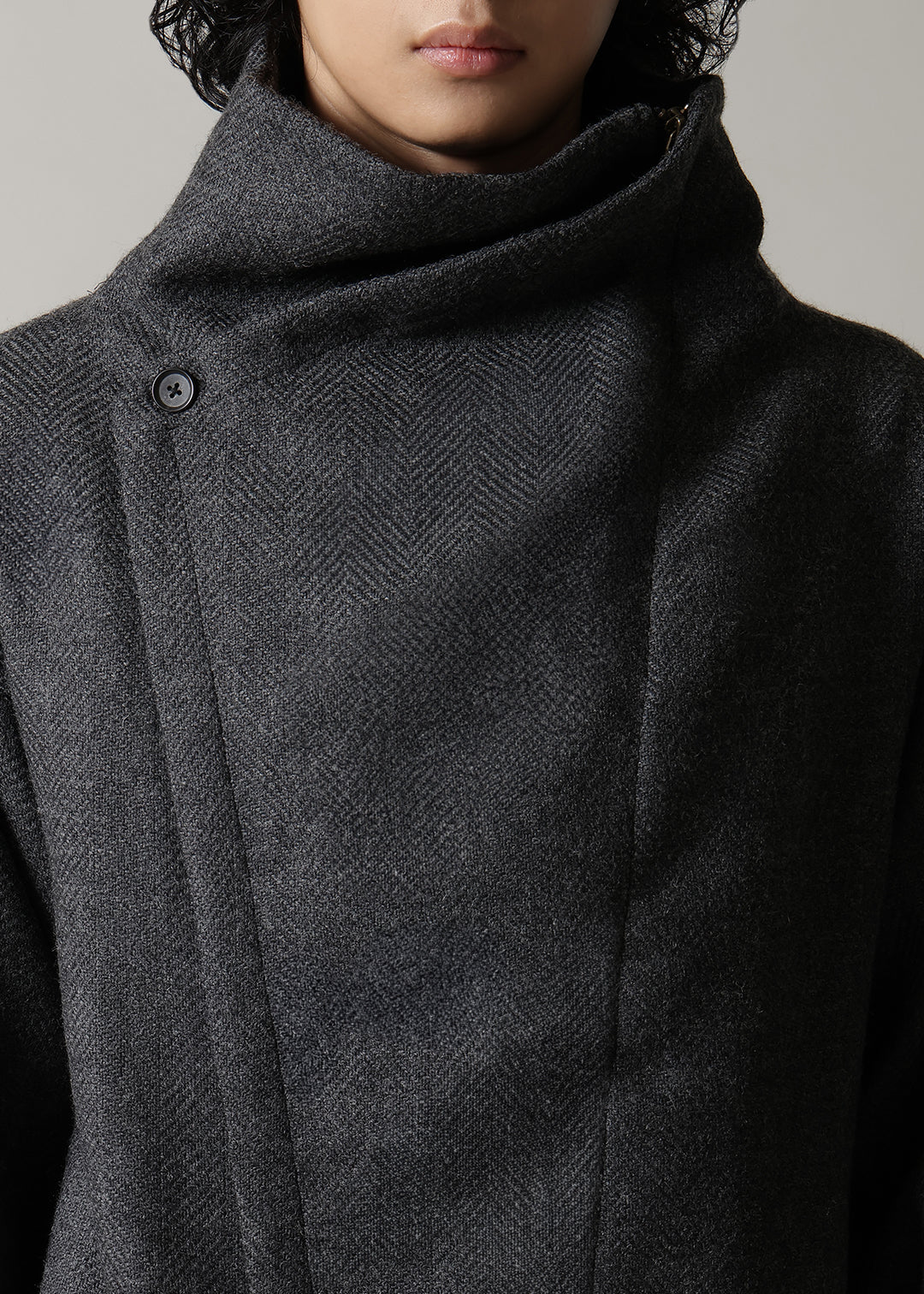 Nomad High Neck Drape BZ Modura